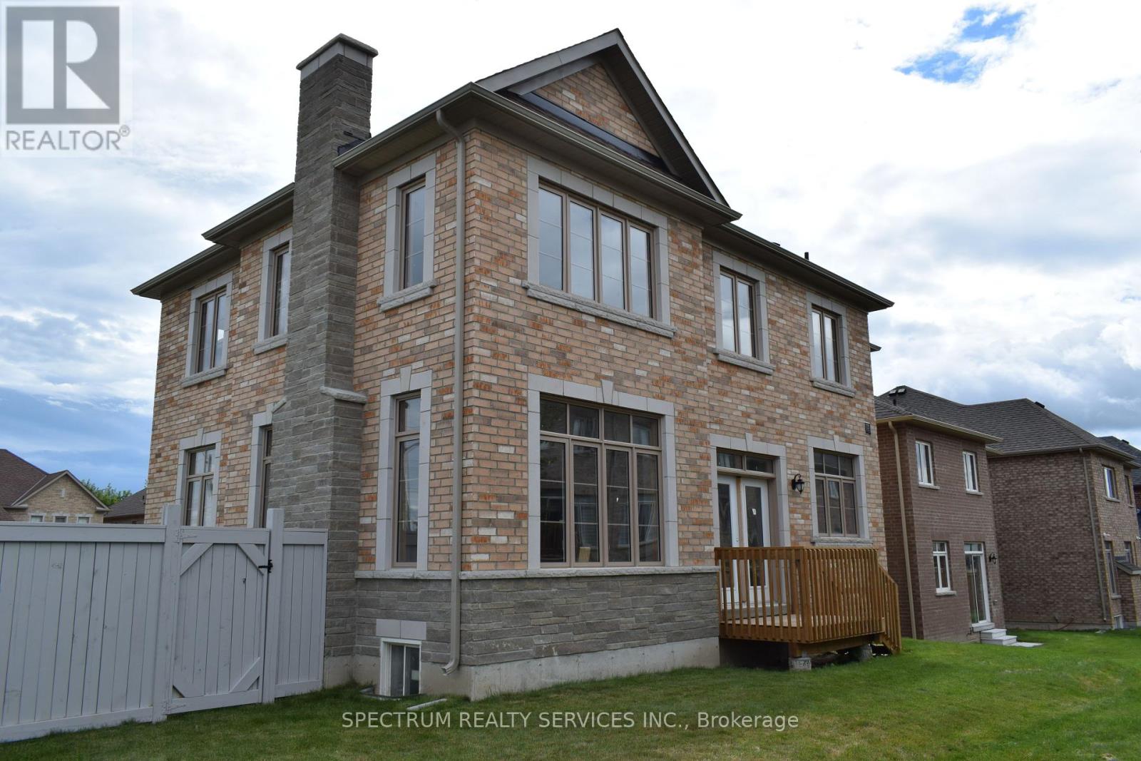 6 Barrow Avenue, Bradford West Gwillimbury, Ontario  L3Z 0W1 - Photo 7 - N12077514