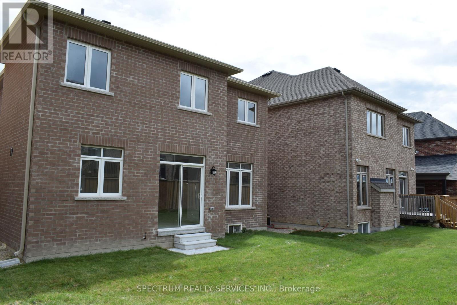 12 Barrow Avenue, Bradford West Gwillimbury, Ontario  L3Z 0W1 - Photo 5 - N12077522