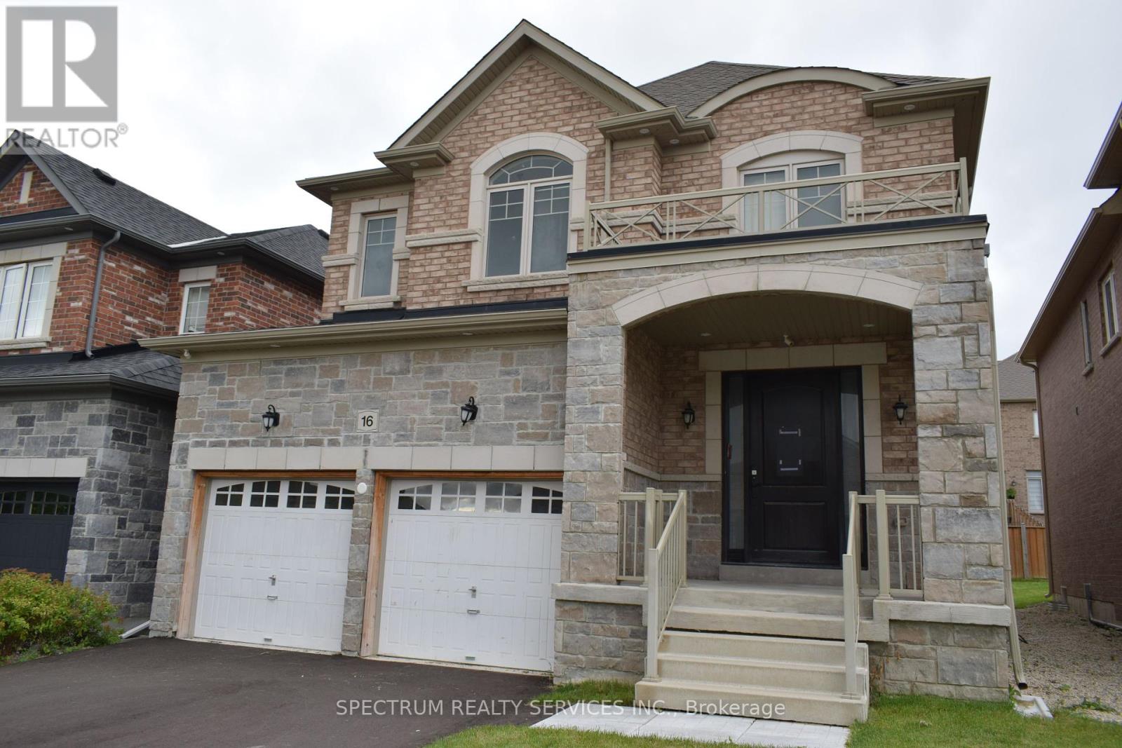 16 Barrow Avenue, Bradford West Gwillimbury, Ontario  L3Z 0W1 - Photo 2 - N12077526