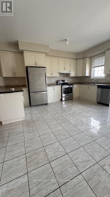 38 Sea Drifter Crescent N, Brampton (Bram East), Ontario  L6P 4B2 - Photo 2 - W12077581