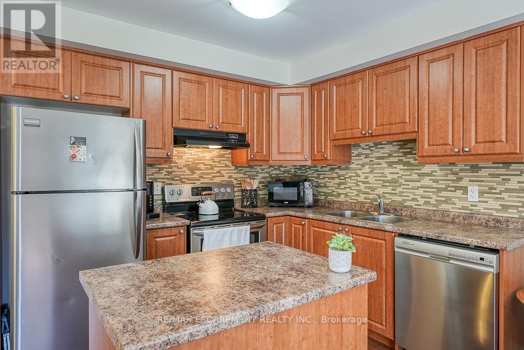 67 - 20 Mcconkey Crescent, Brant, Ontario  N3S 0C1 - Photo 6 - X12077543