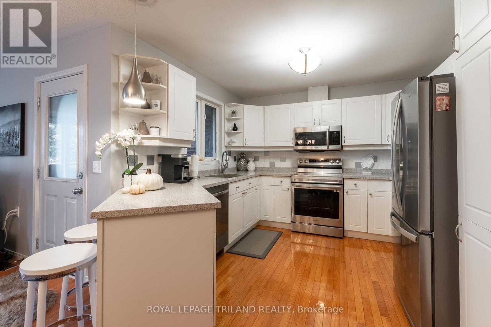 Photo 14 of 45 for 2 - 122 Sherwood Forest Square