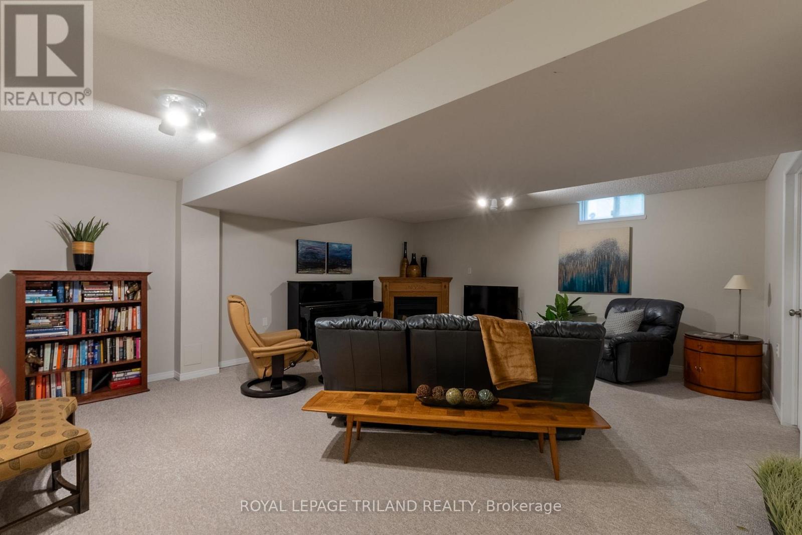 Photo 31 of 45 for 2 - 122 Sherwood Forest Square