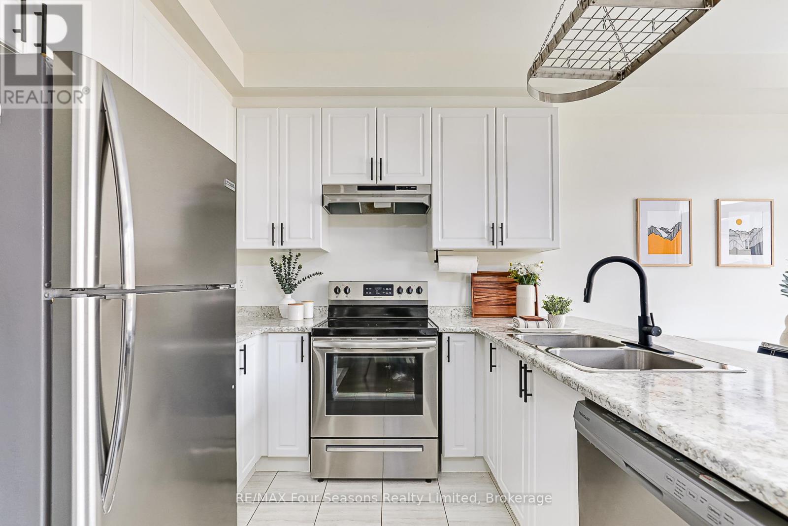 16 Barfoot Street, Collingwood, Ontario  L9Y 3Y7 - Photo 8 - S12077584
