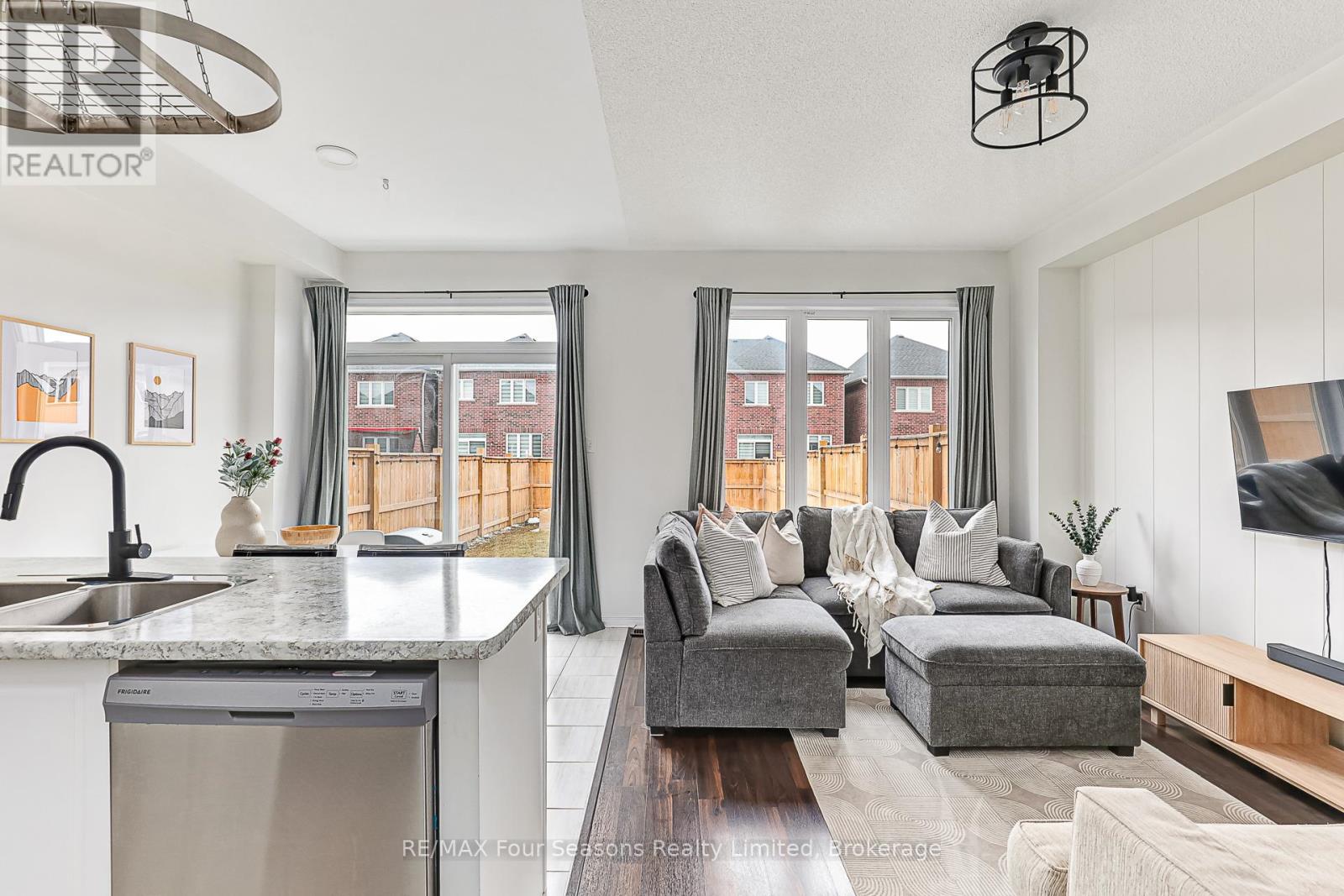 16 Barfoot Street, Collingwood, Ontario  L9Y 3Y7 - Photo 9 - S12077584