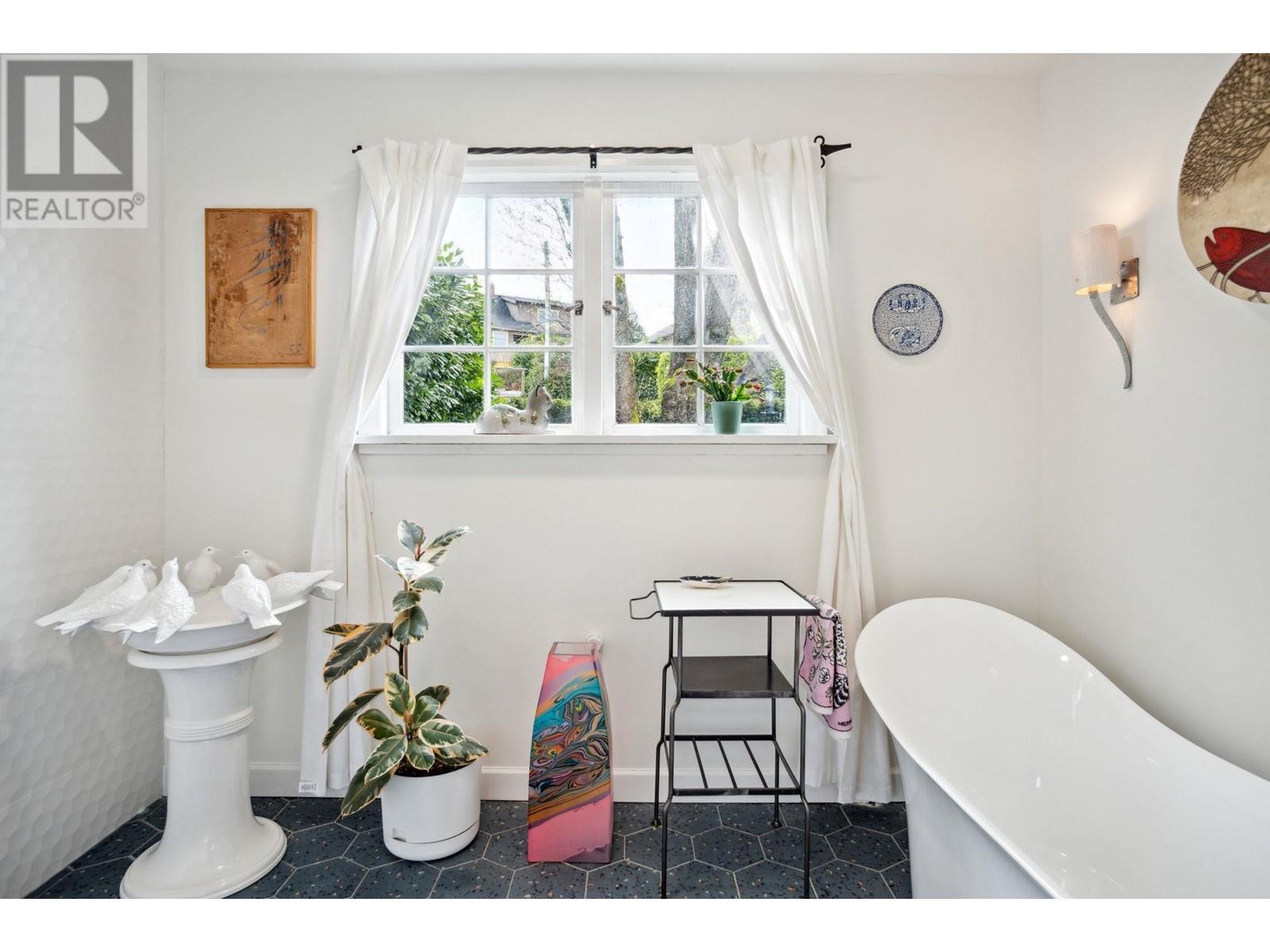 2562 Wallace Crescent, Vancouver, British Columbia  V6R 3V4 - Photo 20 - R2989235