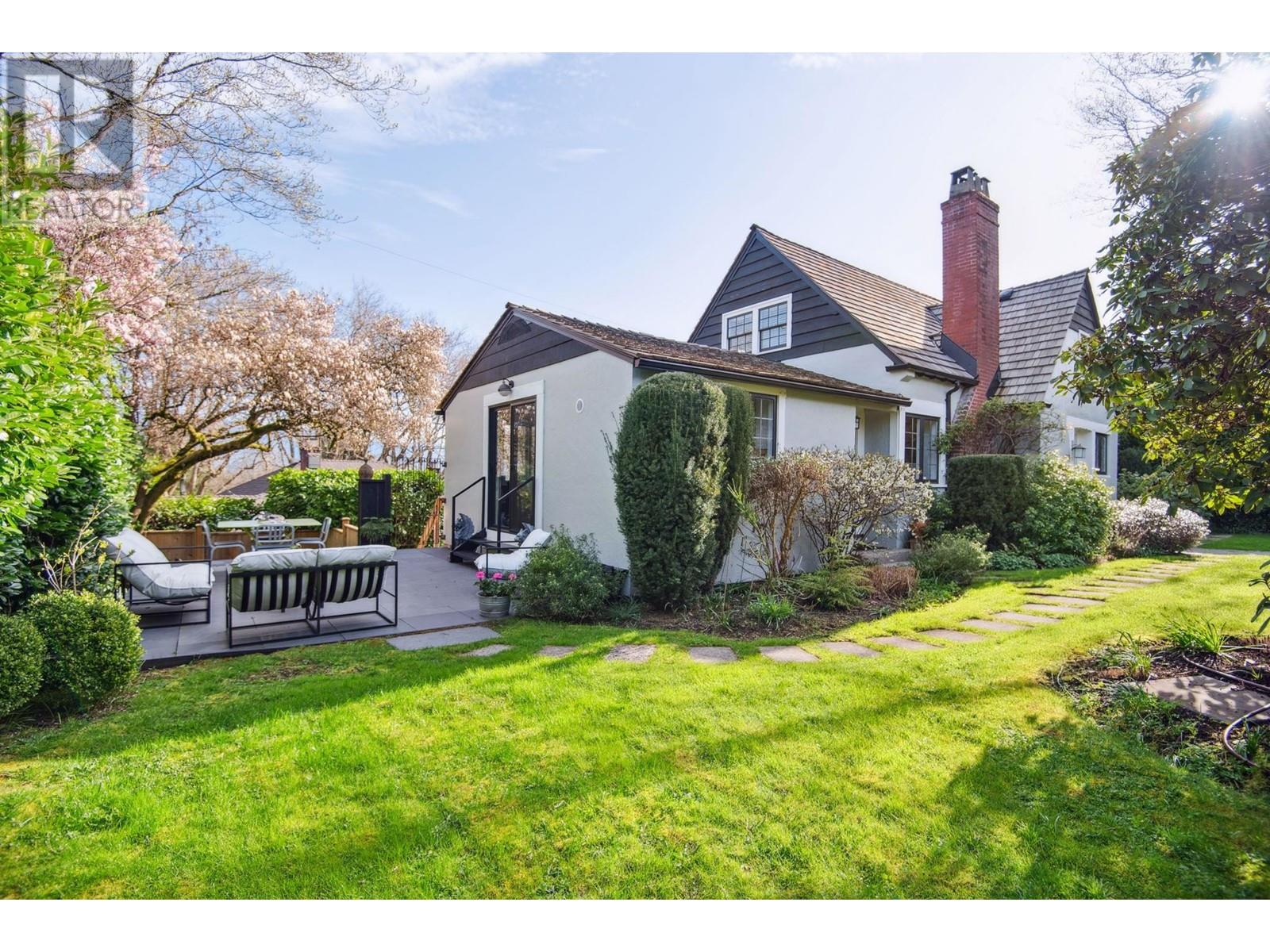 2562 Wallace Crescent, Vancouver, British Columbia  V6R 3V4 - Photo 3 - R2989235