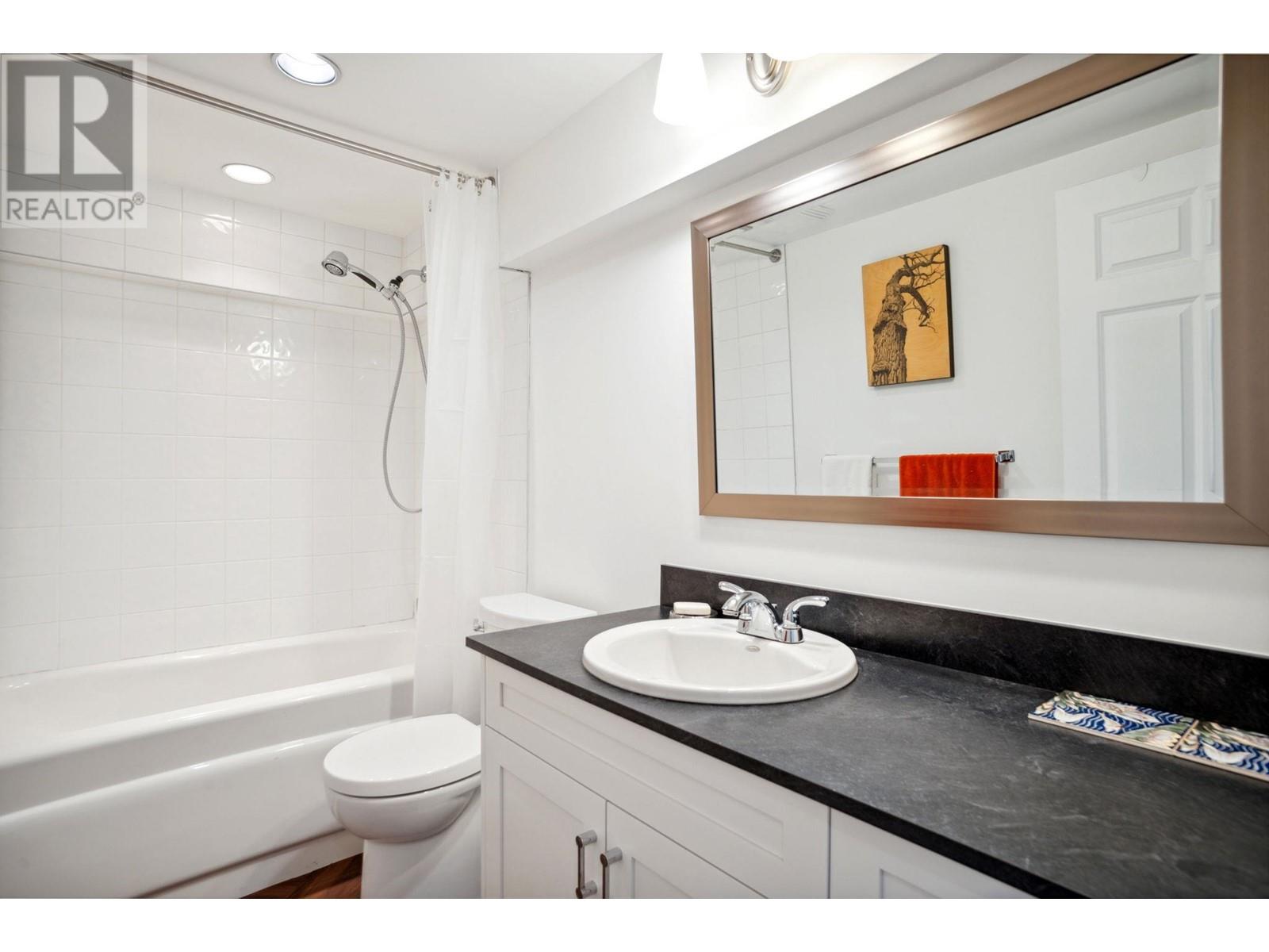 2562 Wallace Crescent, Vancouver, British Columbia  V6R 3V4 - Photo 34 - R2989235