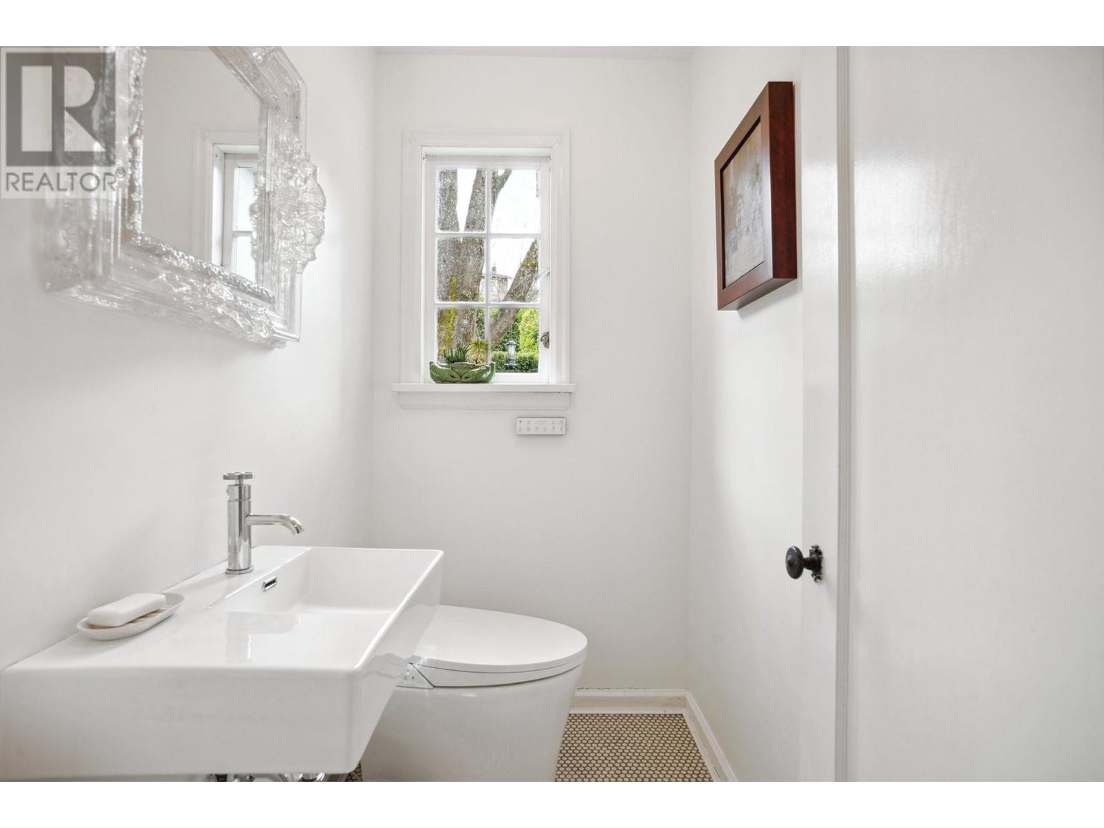 2562 Wallace Crescent, Vancouver, British Columbia  V6R 3V4 - Photo 21 - R2989235