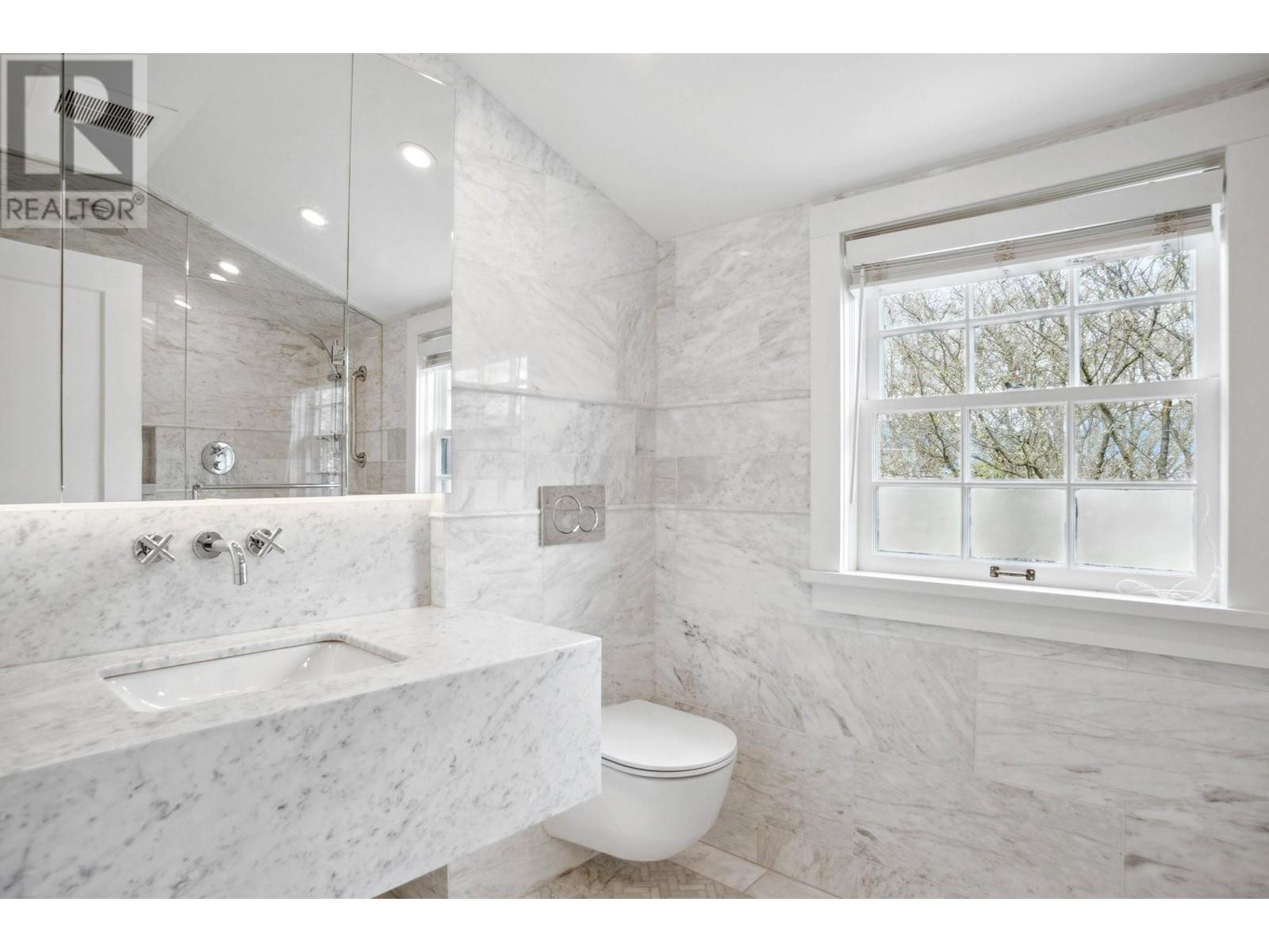 2562 Wallace Crescent, Vancouver, British Columbia  V6R 3V4 - Photo 25 - R2989235