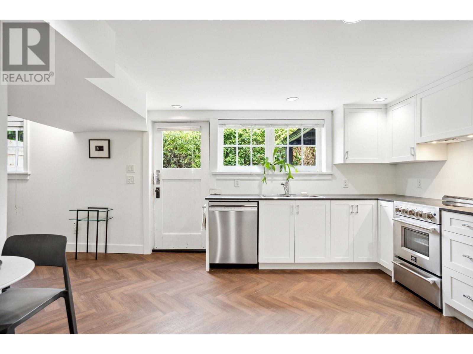 2562 Wallace Crescent, Vancouver, British Columbia  V6R 3V4 - Photo 31 - R2989235