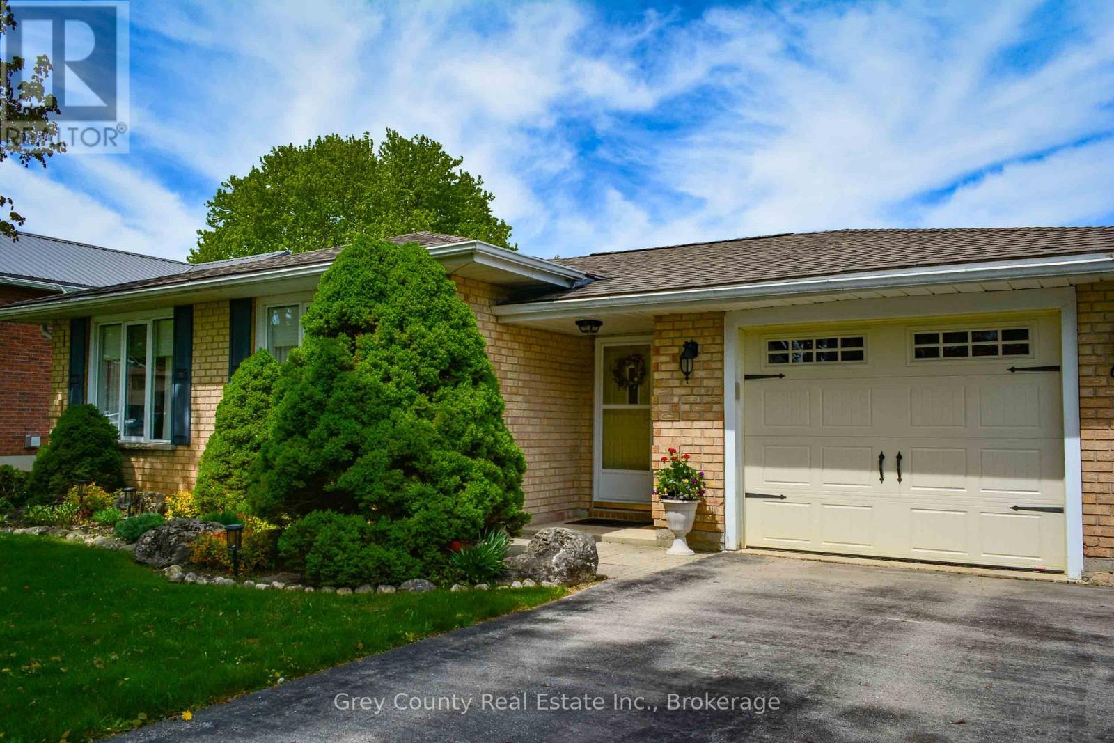 63 Grayview Drive, Grey Highlands, Ontario  N0C 1H0 - Photo 11 - X12077651
