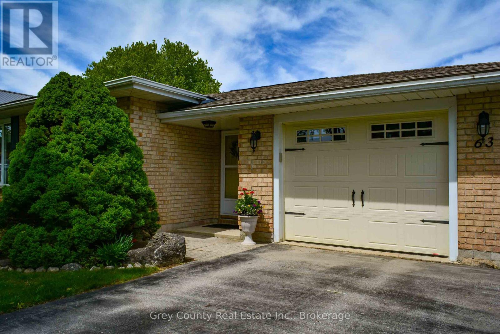63 Grayview Drive, Grey Highlands, Ontario  N0C 1H0 - Photo 12 - X12077651