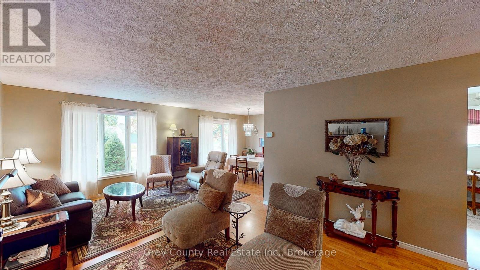 63 Grayview Drive, Grey Highlands, Ontario  N0C 1H0 - Photo 15 - X12077651