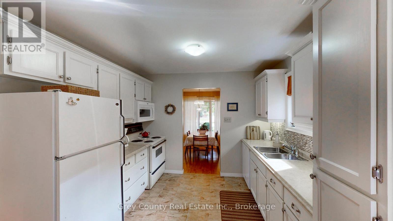 63 Grayview Drive, Grey Highlands, Ontario  N0C 1H0 - Photo 27 - X12077651