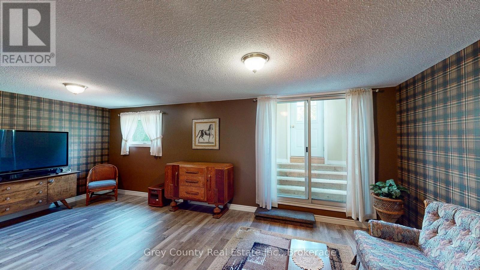 63 Grayview Drive, Grey Highlands, Ontario  N0C 1H0 - Photo 37 - X12077651