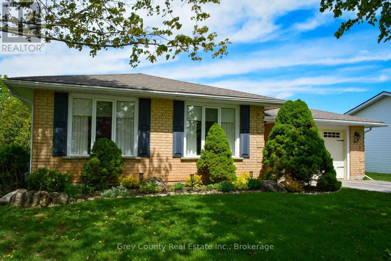 63 Grayview Drive, Grey Highlands, Ontario  N0C 1H0 - Photo 6 - X12077651