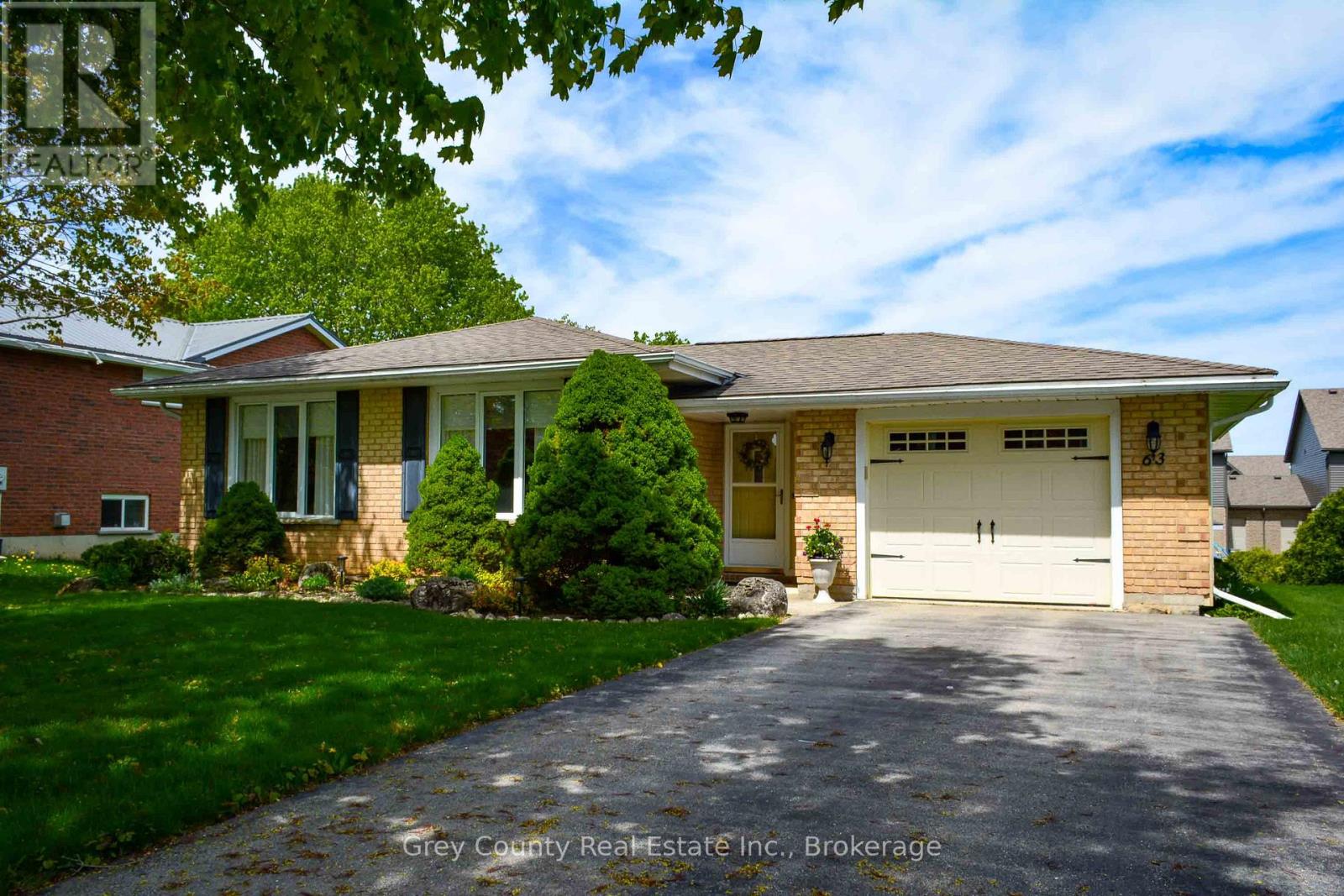 63 Grayview Drive, Grey Highlands, Ontario  N0C 1H0 - Photo 8 - X12077651
