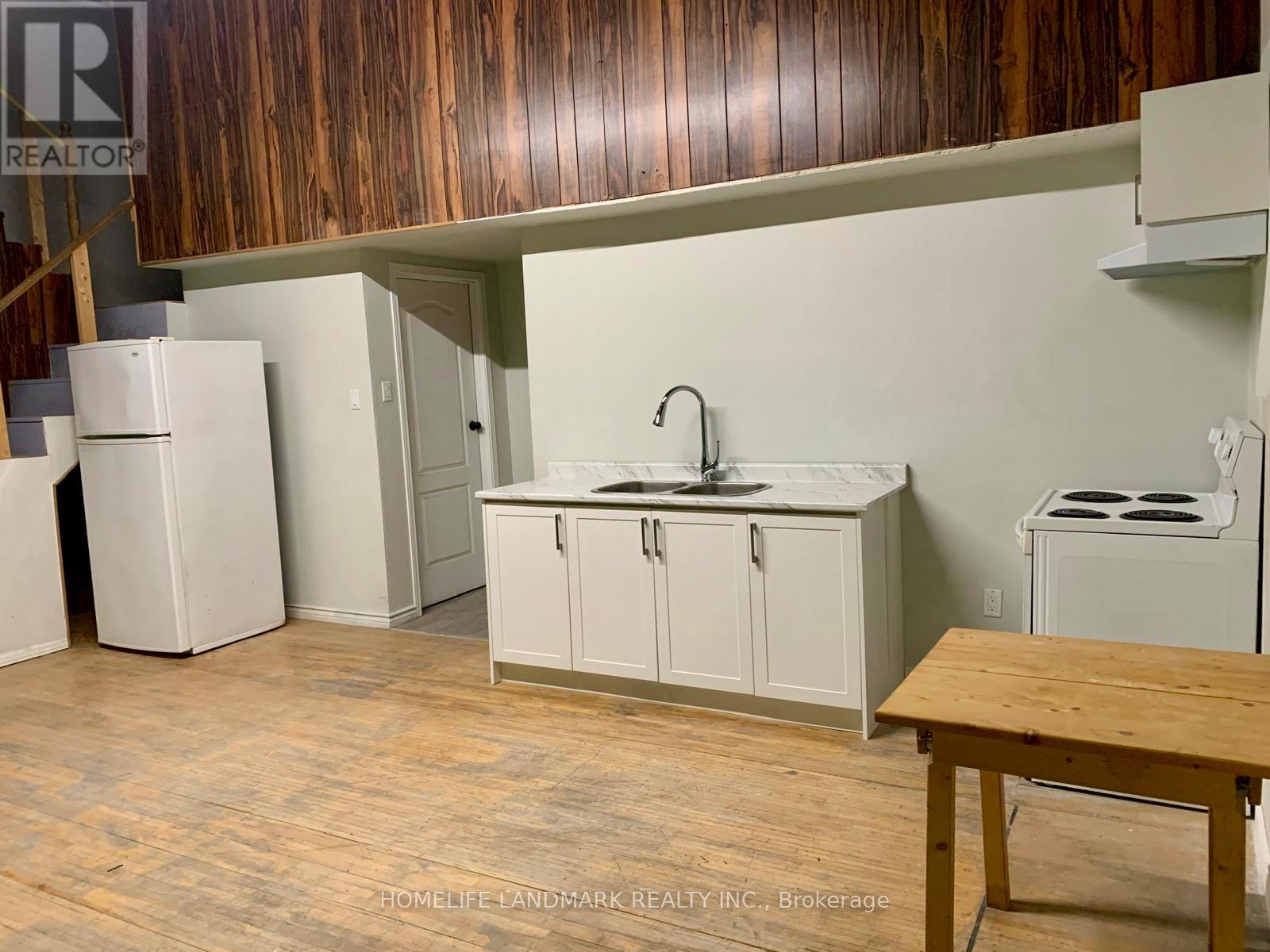 2 - 450 Spadina Avenue, Toronto, Ontario  M5T 2G8 - Photo 1 - C12077616