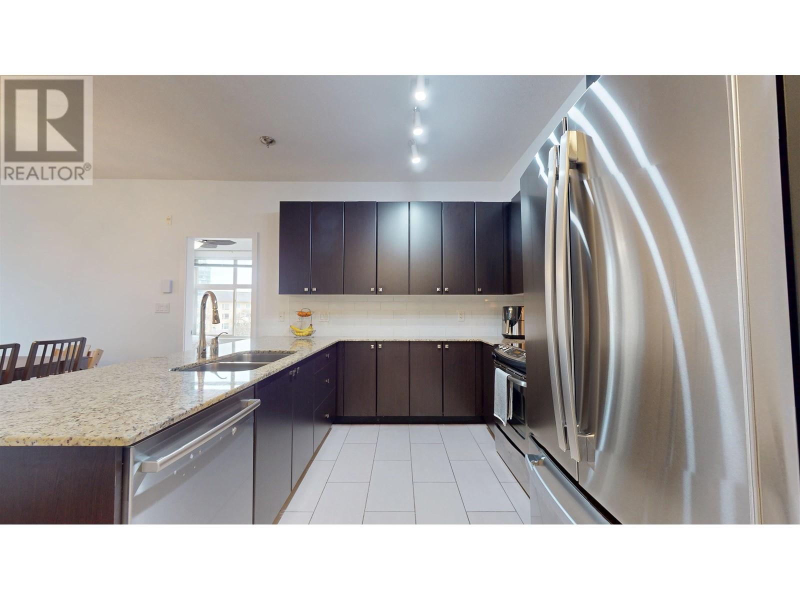 306 255 Ross Drive, New Westminster, British Columbia  V3L 0C7 - Photo 4 - R2988346