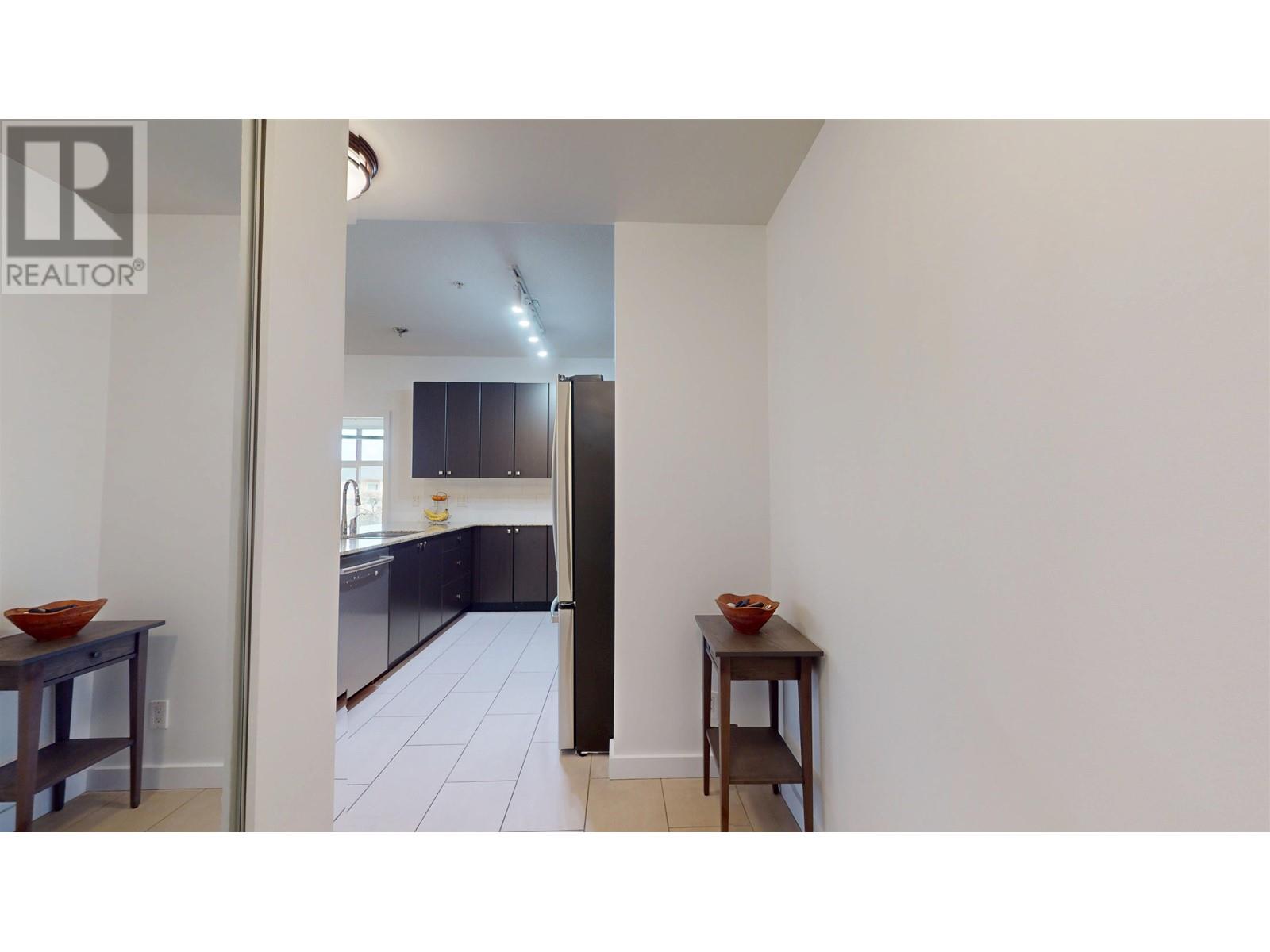 306 255 Ross Drive, New Westminster, British Columbia  V3L 0C7 - Photo 2 - R2988346