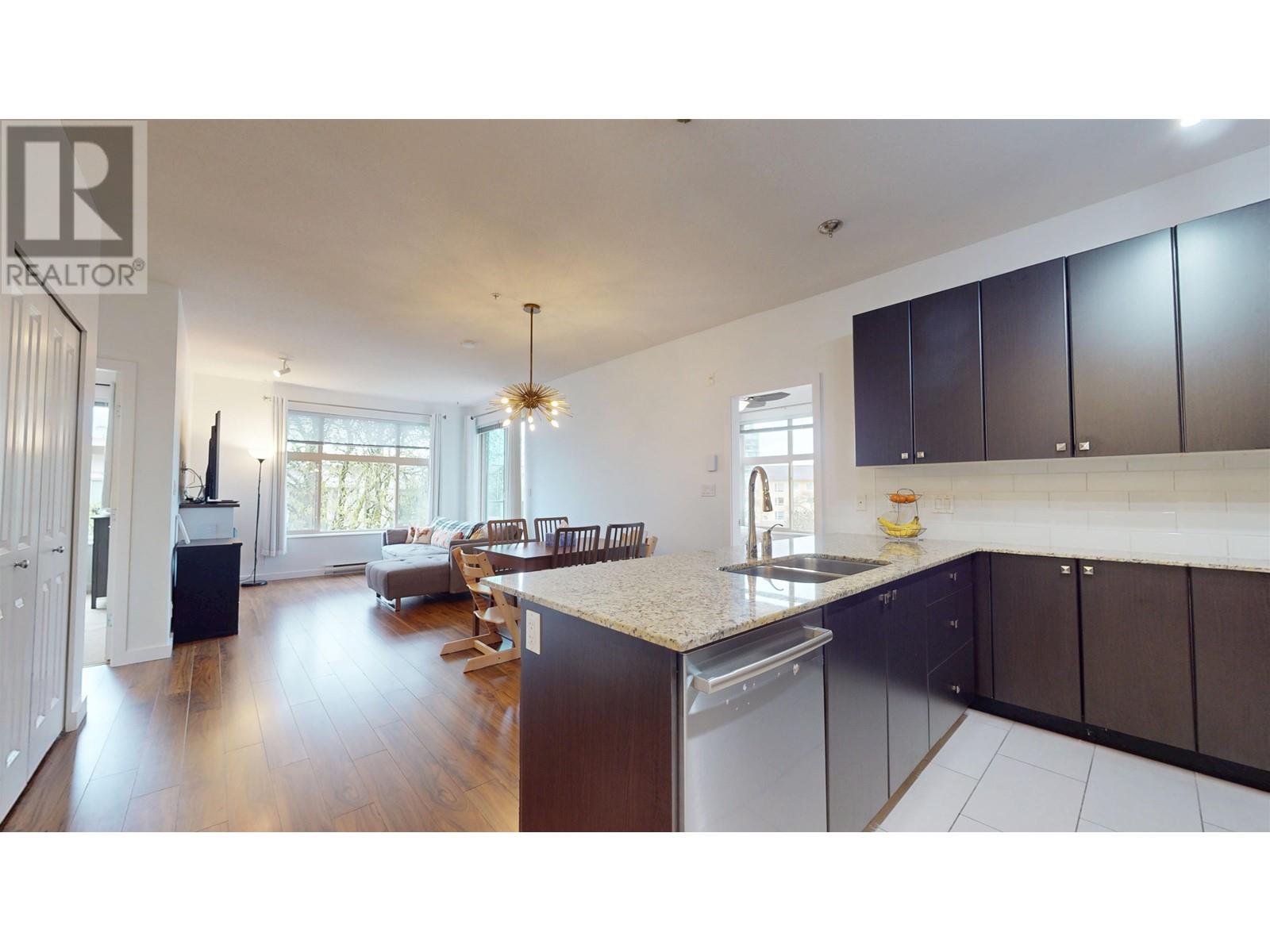 306 255 Ross Drive, New Westminster, British Columbia  V3L 0C7 - Photo 3 - R2988346