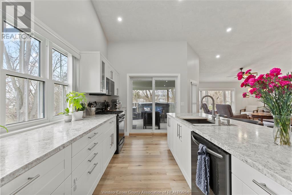 125 Dahinda Drive, Colchester, Ontario  N0R 1G0 - Photo 8 - 25008203