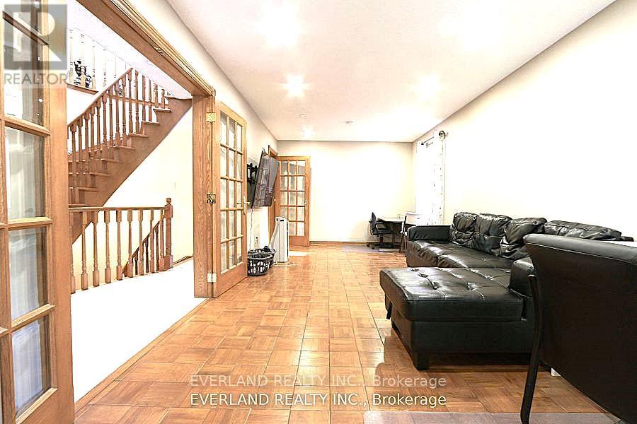Property at 87 KYLA CRESCENT image 5