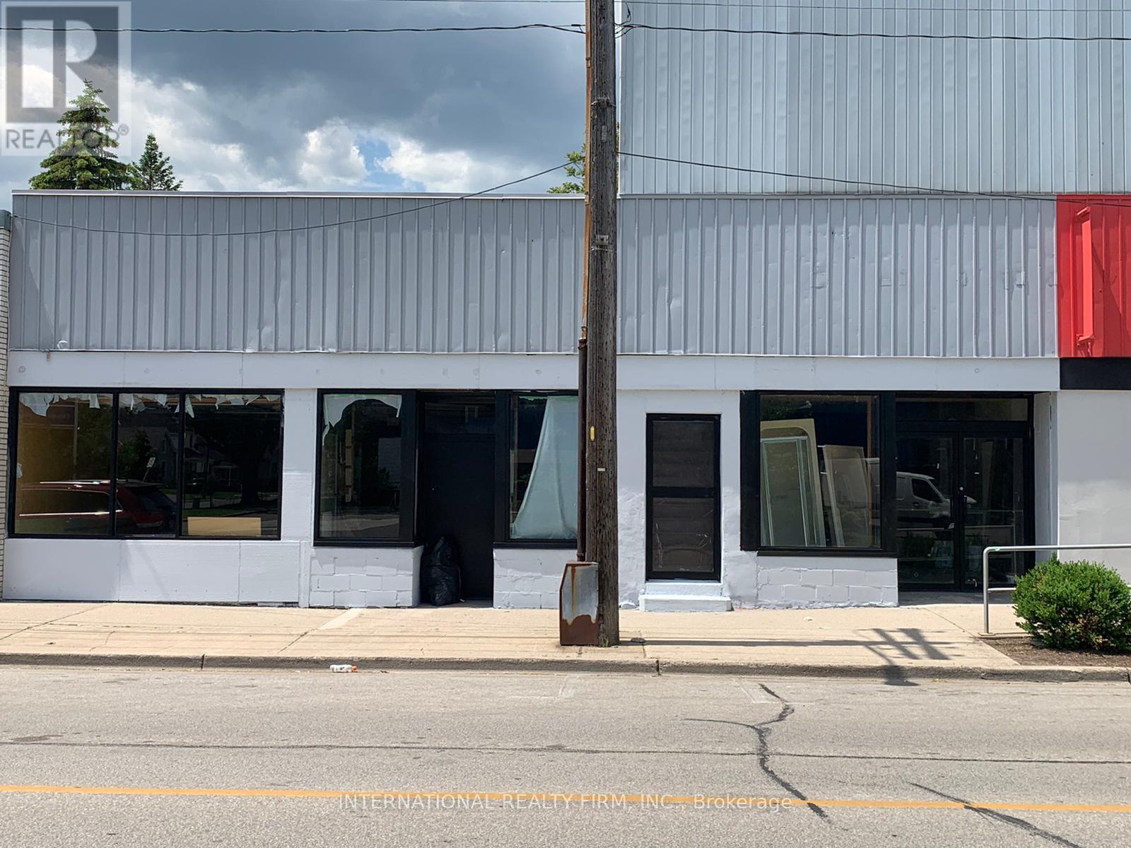 330 Wellington Street, Sarnia, Ontario  N7T 1H5 - Photo 2 - X12077612