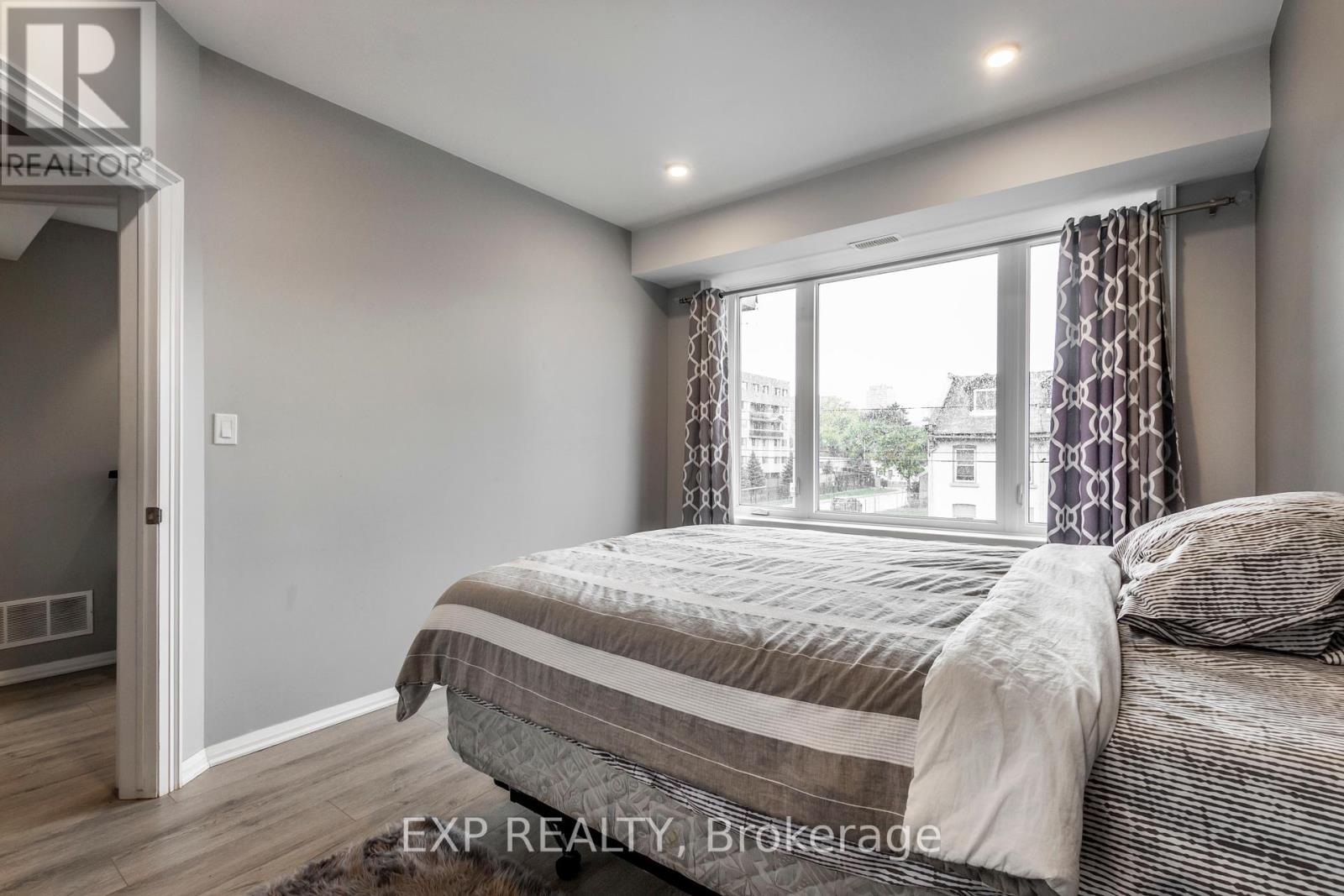 2 - 144 Wellington Street N, Hamilton, Ontario  L8R 1N3 - Photo 10 - X12077625