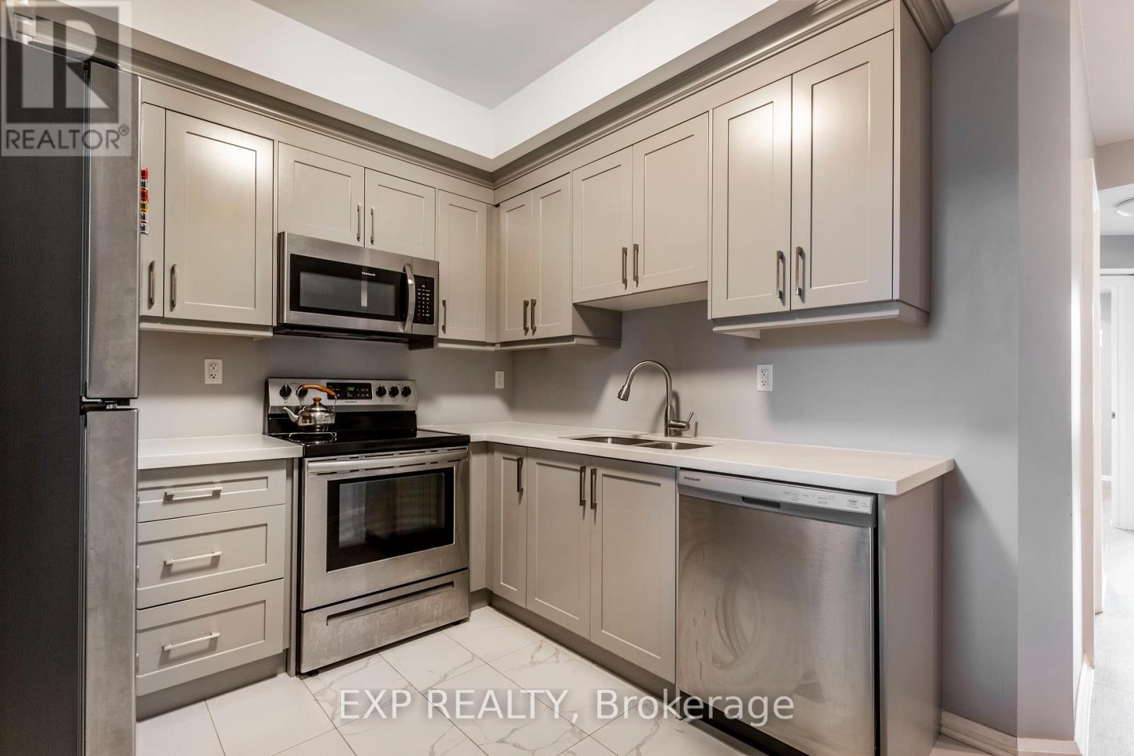2 - 144 Wellington Street N, Hamilton, Ontario  L8R 1N3 - Photo 6 - X12077625