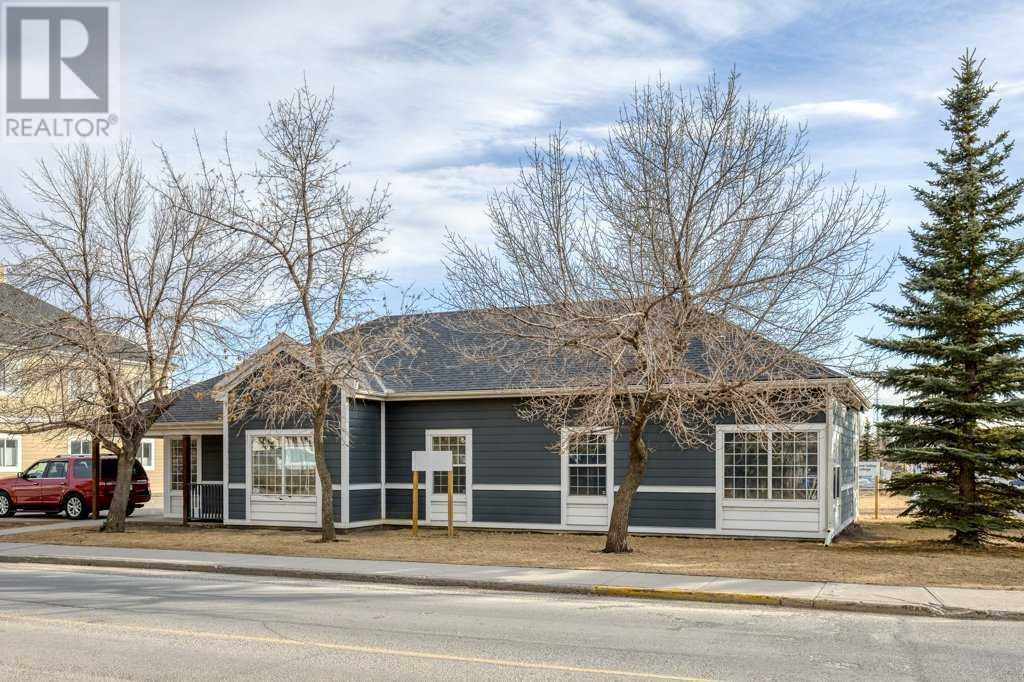 305 First Street E, Cochrane, Alberta  T4C 1Z3 - Photo 1 - A2210355