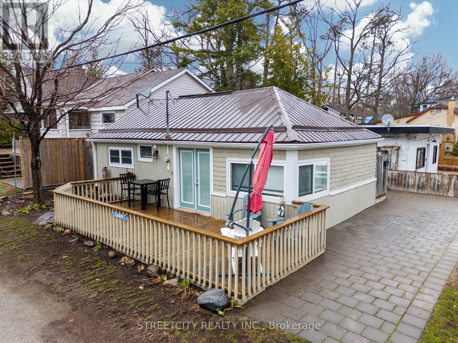 17 WARWICK AVENUE, Lambton Shores, Ontario