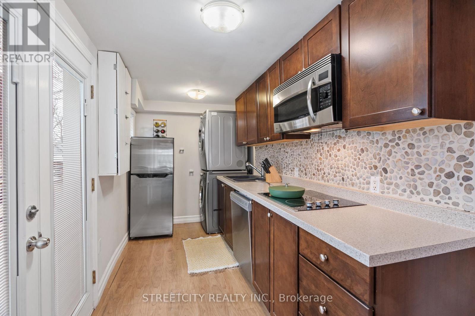 17 Warwick Avenue, Lambton Shores, Ontario  N0M 1T0 - Photo 12 - X12077524