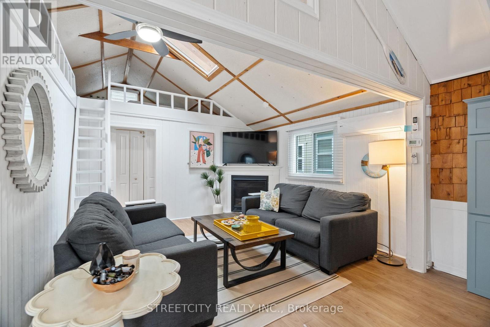 17 Warwick Avenue, Lambton Shores, Ontario  N0M 1T0 - Photo 16 - X12077524