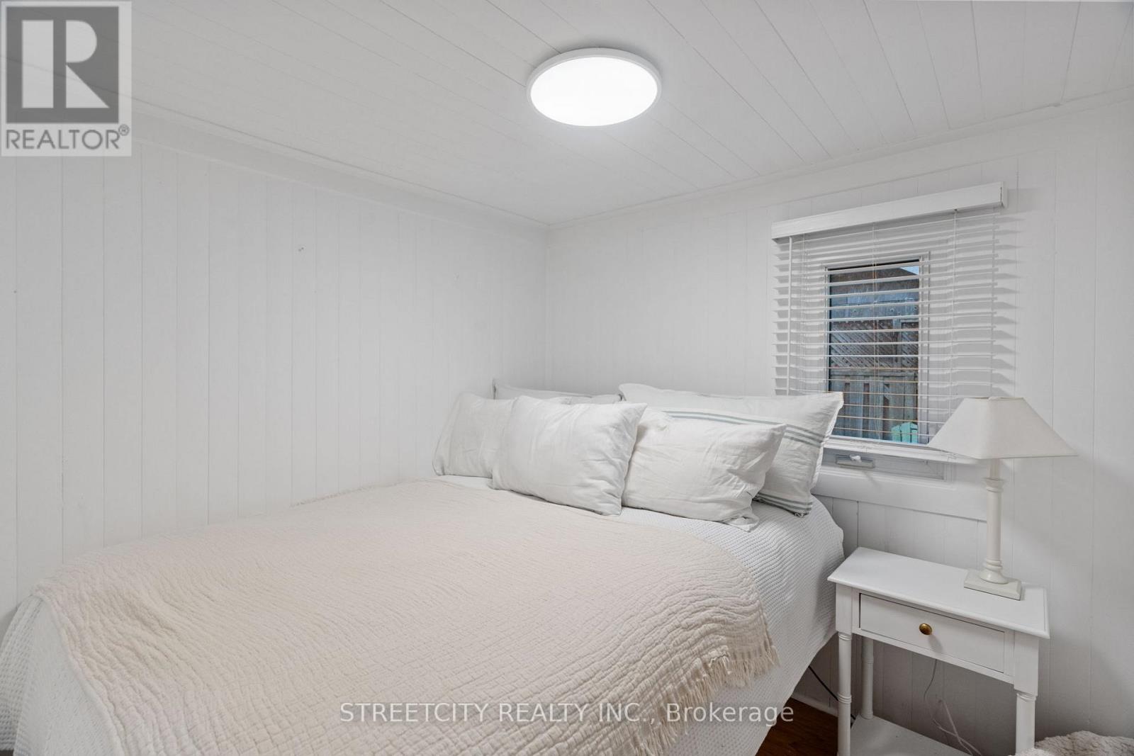 17 Warwick Avenue, Lambton Shores, Ontario  N0M 1T0 - Photo 19 - X12077524