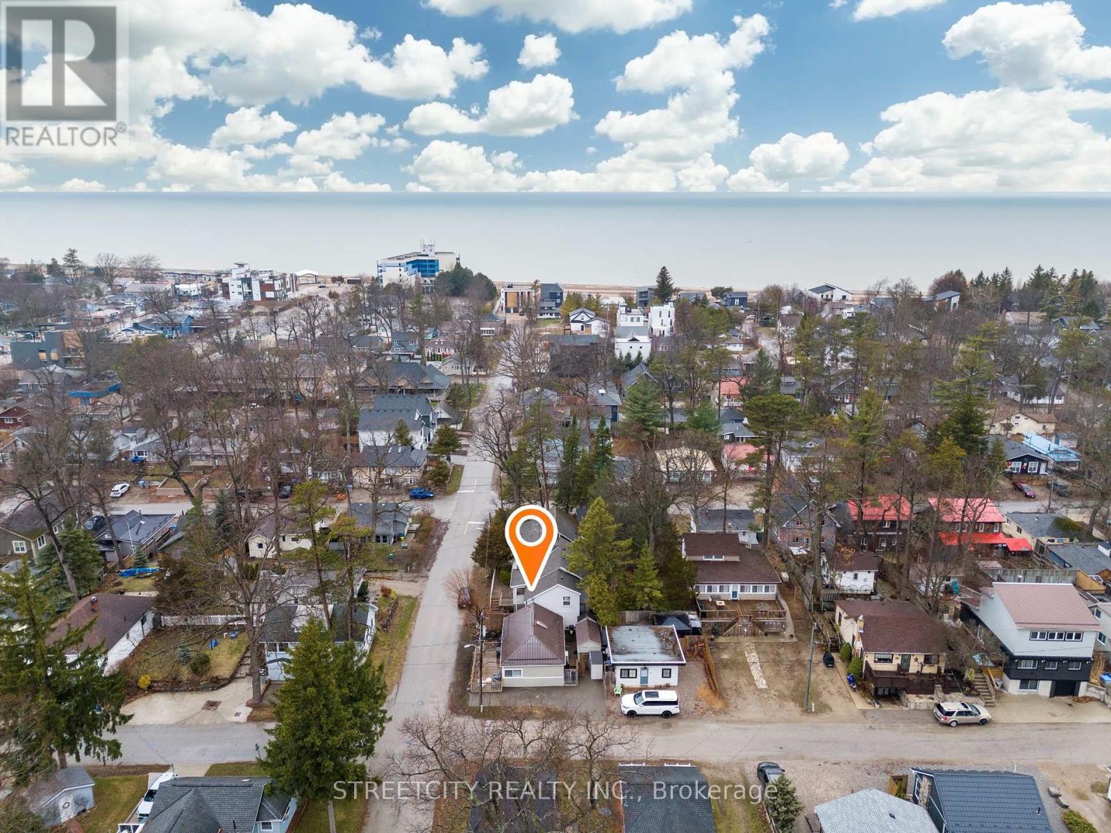 17 Warwick Avenue, Lambton Shores, Ontario  N0M 1T0 - Photo 2 - X12077524