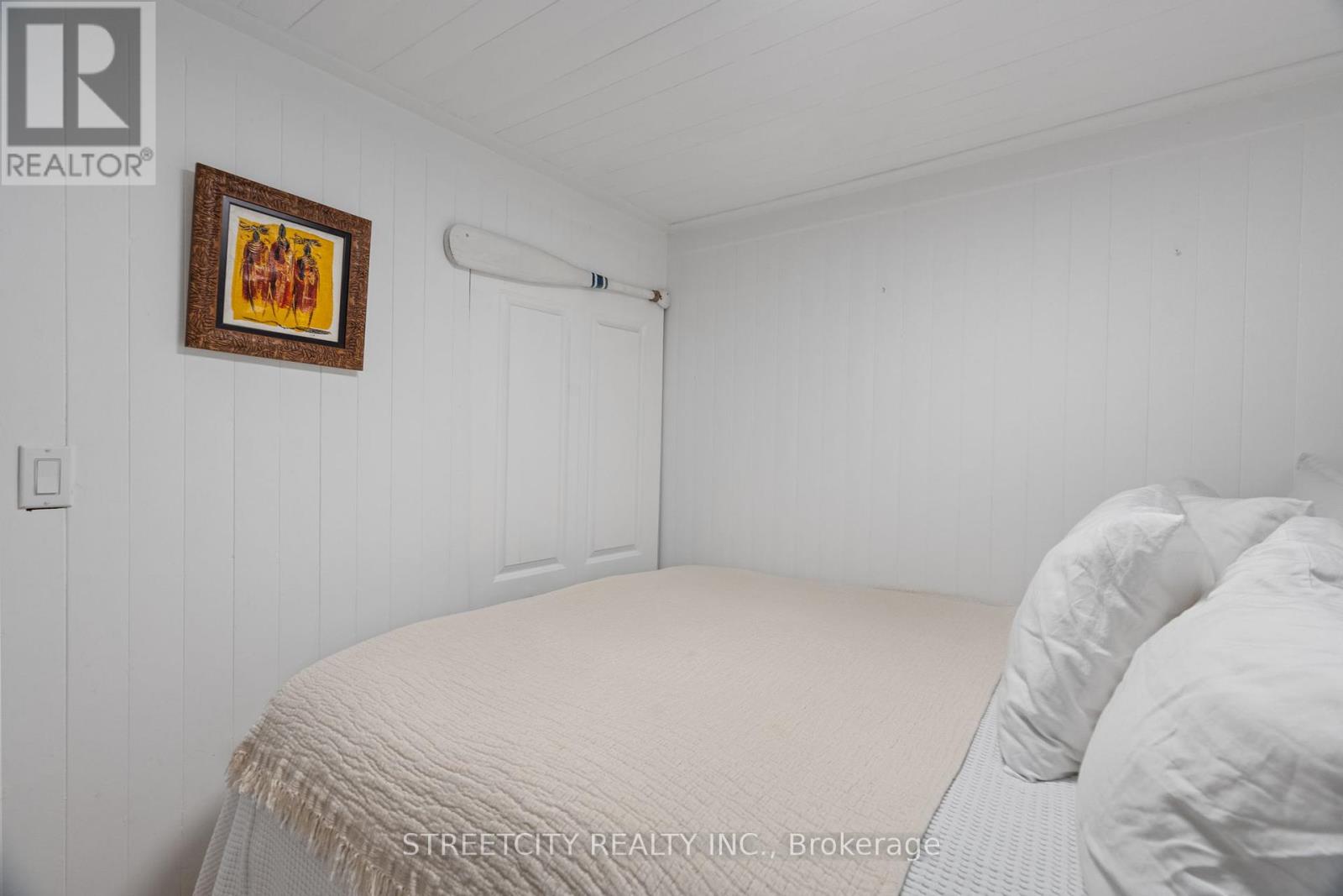 17 Warwick Avenue, Lambton Shores, Ontario  N0M 1T0 - Photo 20 - X12077524