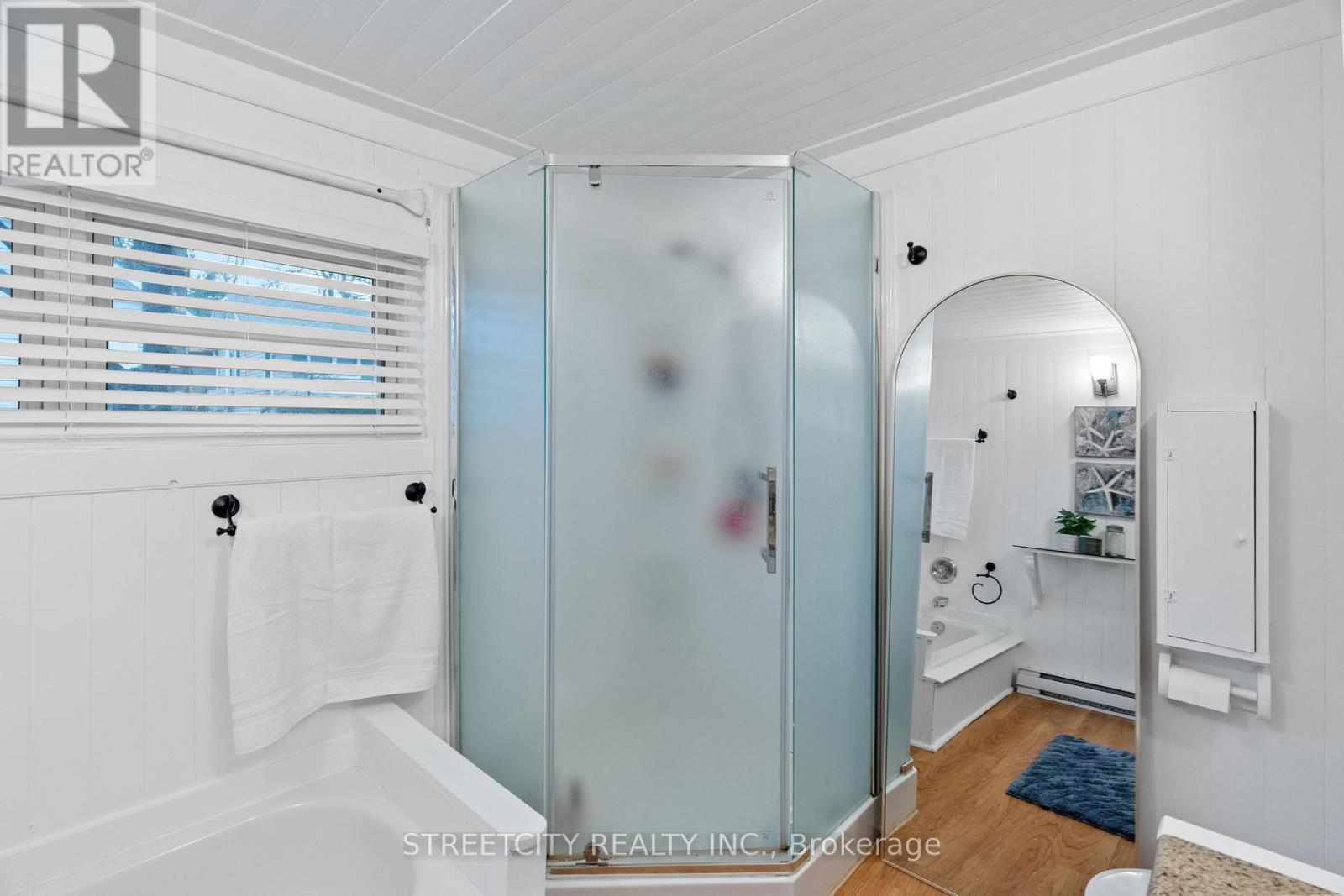 17 Warwick Avenue, Lambton Shores, Ontario  N0M 1T0 - Photo 22 - X12077524