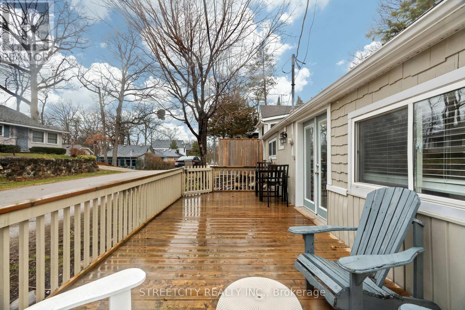 17 Warwick Avenue, Lambton Shores, Ontario  N0M 1T0 - Photo 31 - X12077524