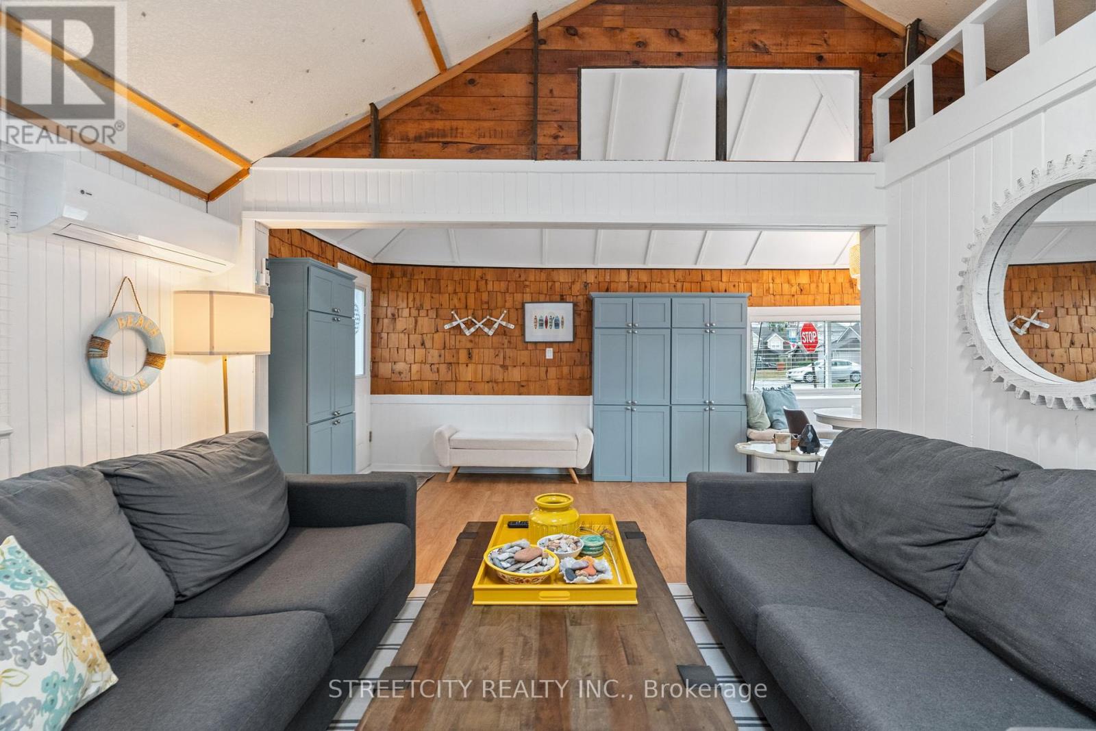 17 Warwick Avenue, Lambton Shores, Ontario  N0M 1T0 - Photo 7 - X12077524