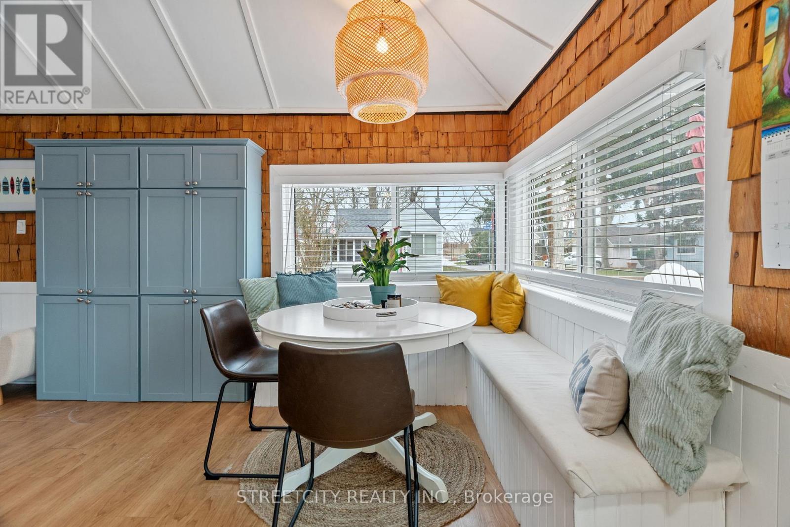 17 Warwick Avenue, Lambton Shores, Ontario  N0M 1T0 - Photo 8 - X12077524