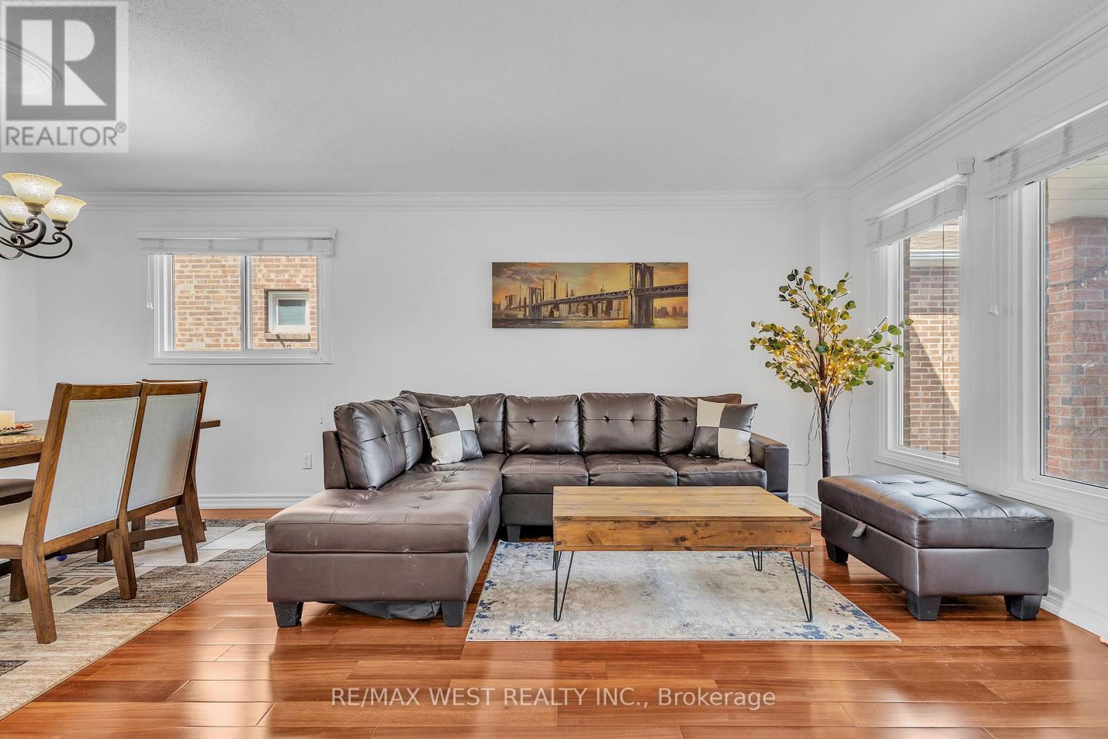 92 Ridgefield Crescent, Vaughan (Maple), Ontario  L6A 1J8 - Photo 5 - N12072259