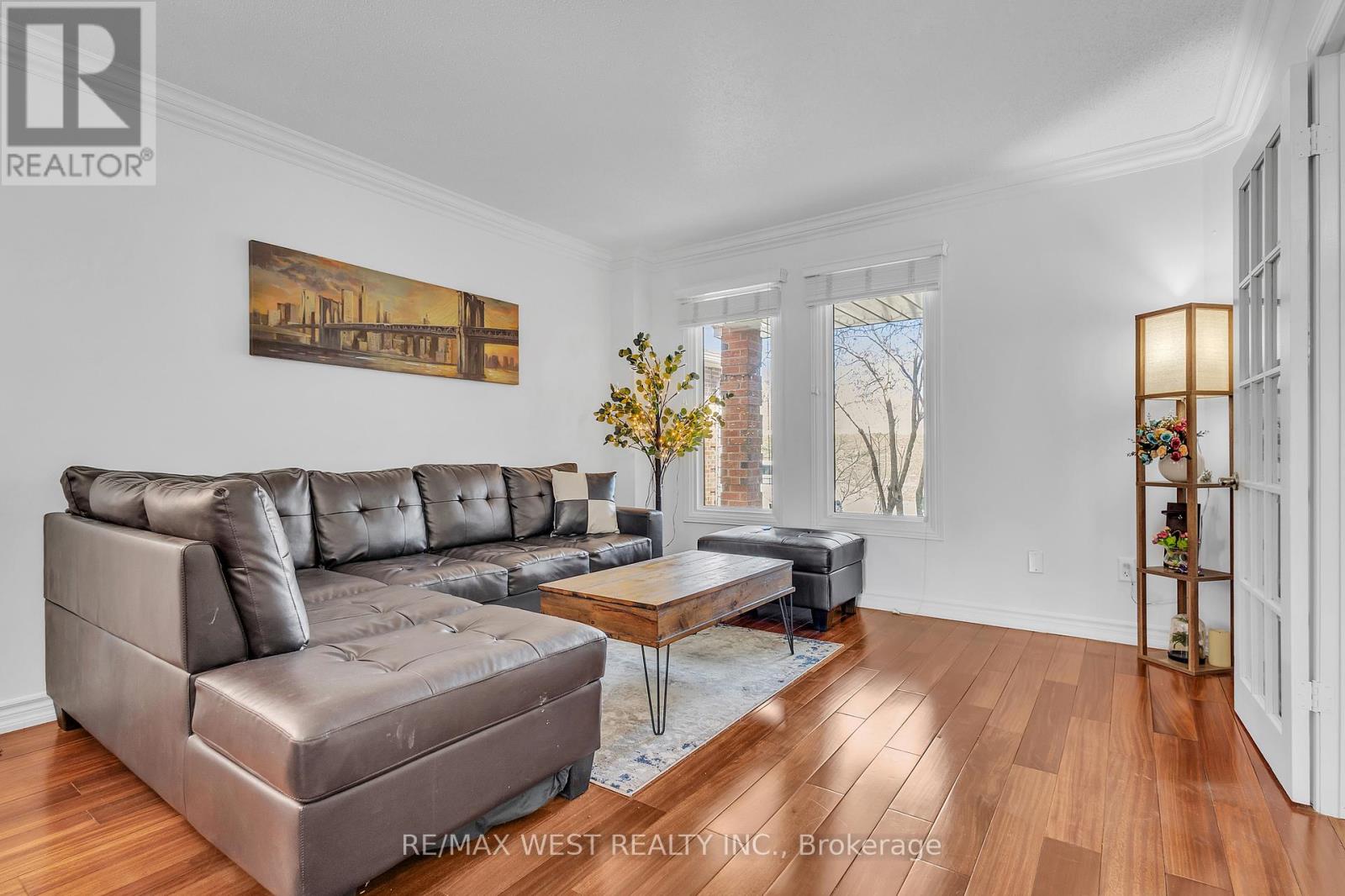 92 Ridgefield Crescent, Vaughan (Maple), Ontario  L6A 1J8 - Photo 7 - N12072259