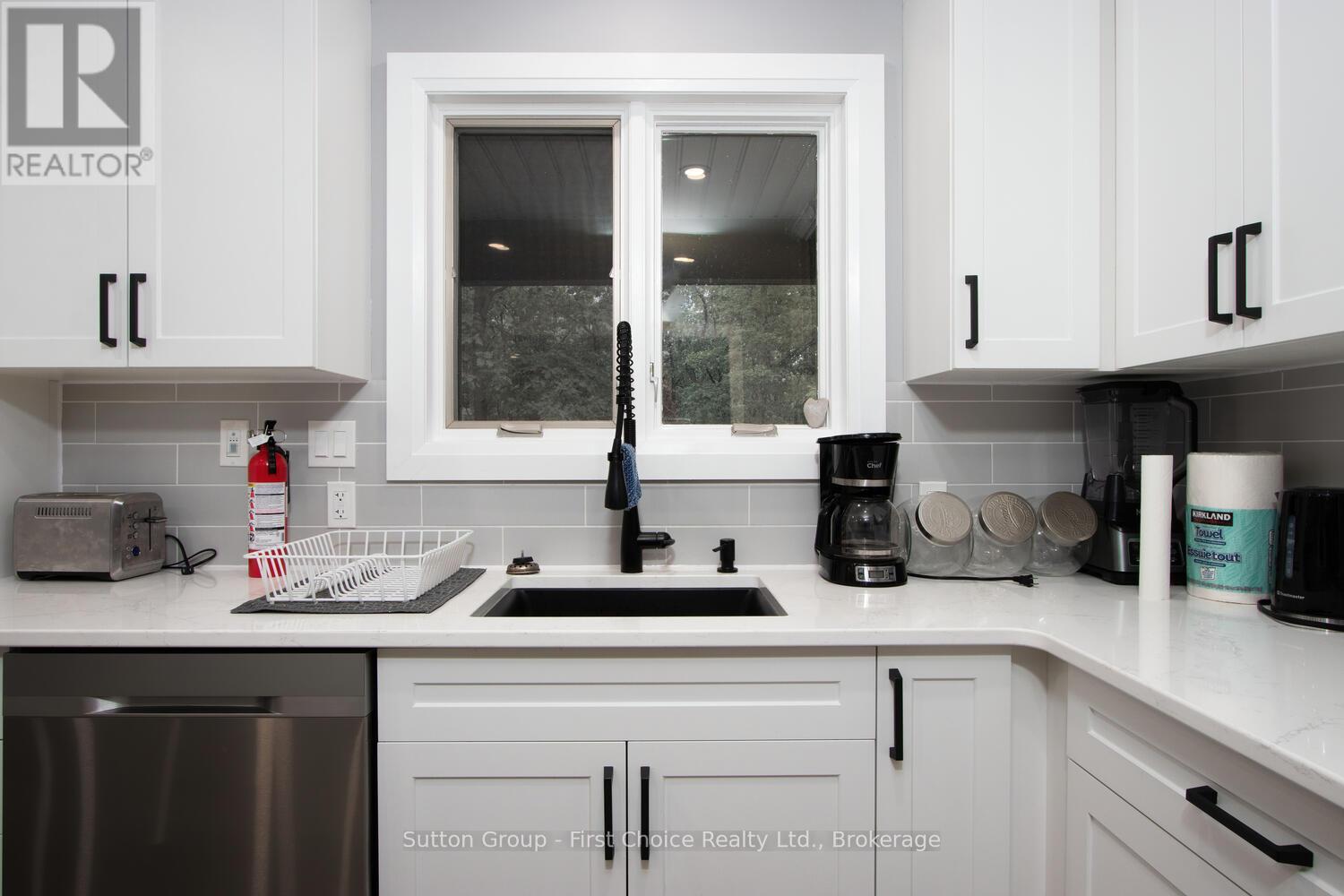 10263 Daniel Avenue, Lambton Shores, Ontario  N0M 1T0 - Photo 10 - X12077724