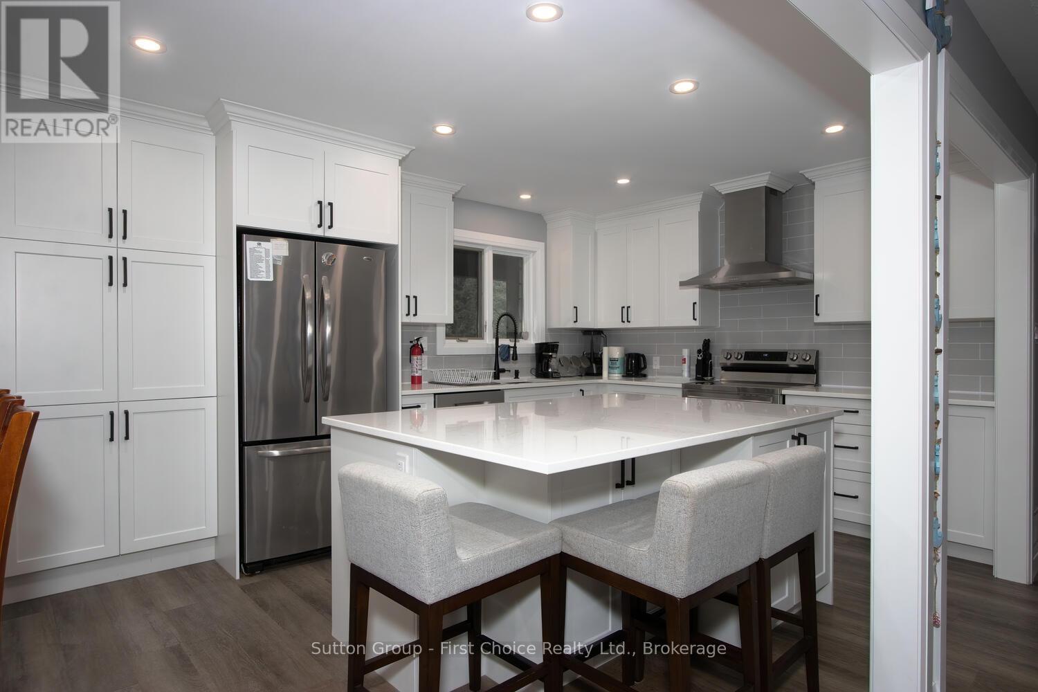 10263 Daniel Avenue, Lambton Shores, Ontario  N0M 1T0 - Photo 12 - X12077724
