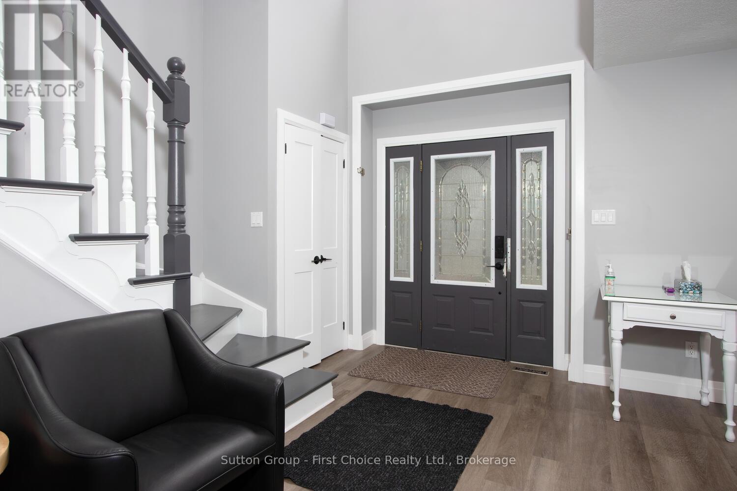 10263 Daniel Avenue, Lambton Shores, Ontario  N0M 1T0 - Photo 2 - X12077724
