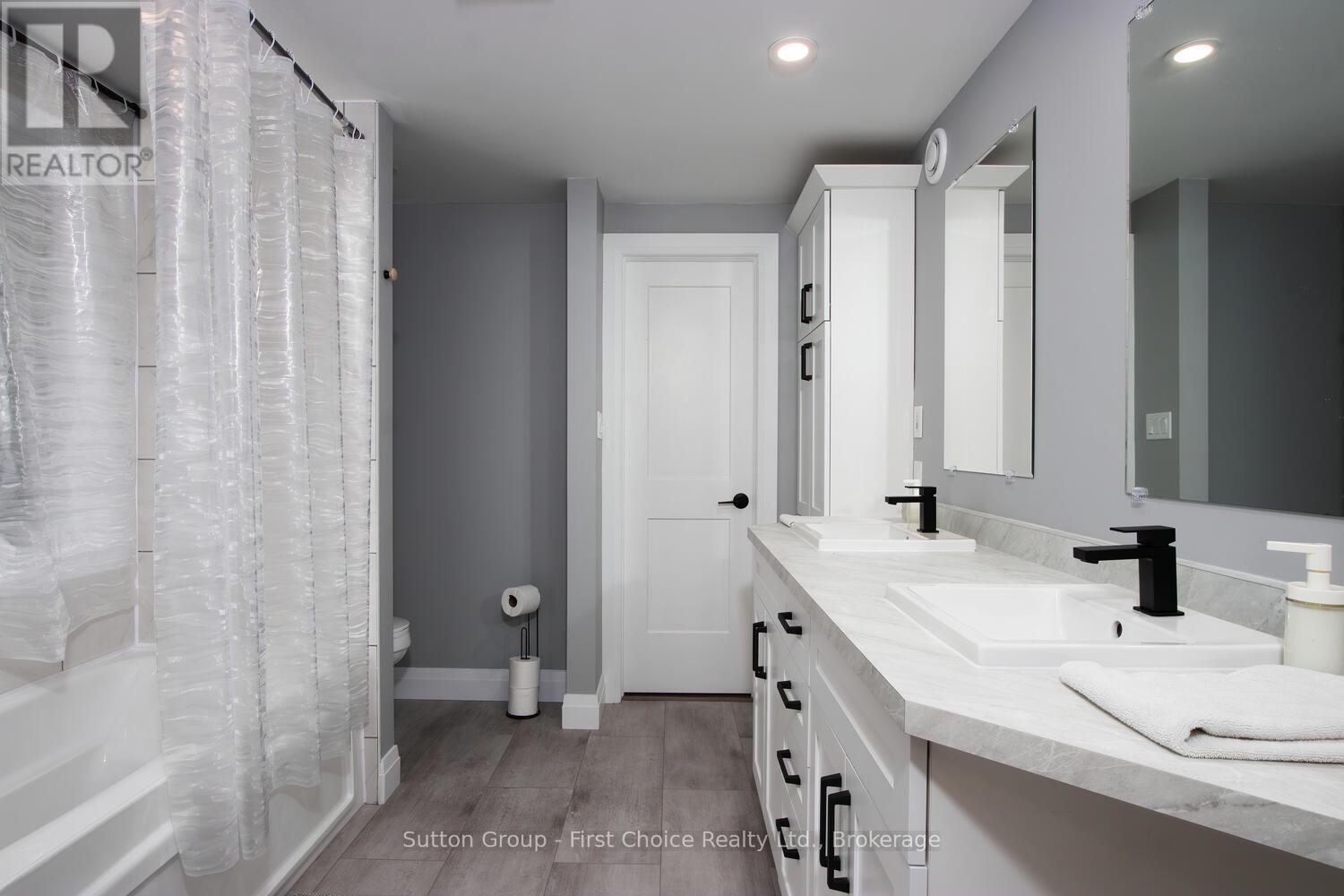 10263 Daniel Avenue, Lambton Shores, Ontario  N0M 1T0 - Photo 25 - X12077724