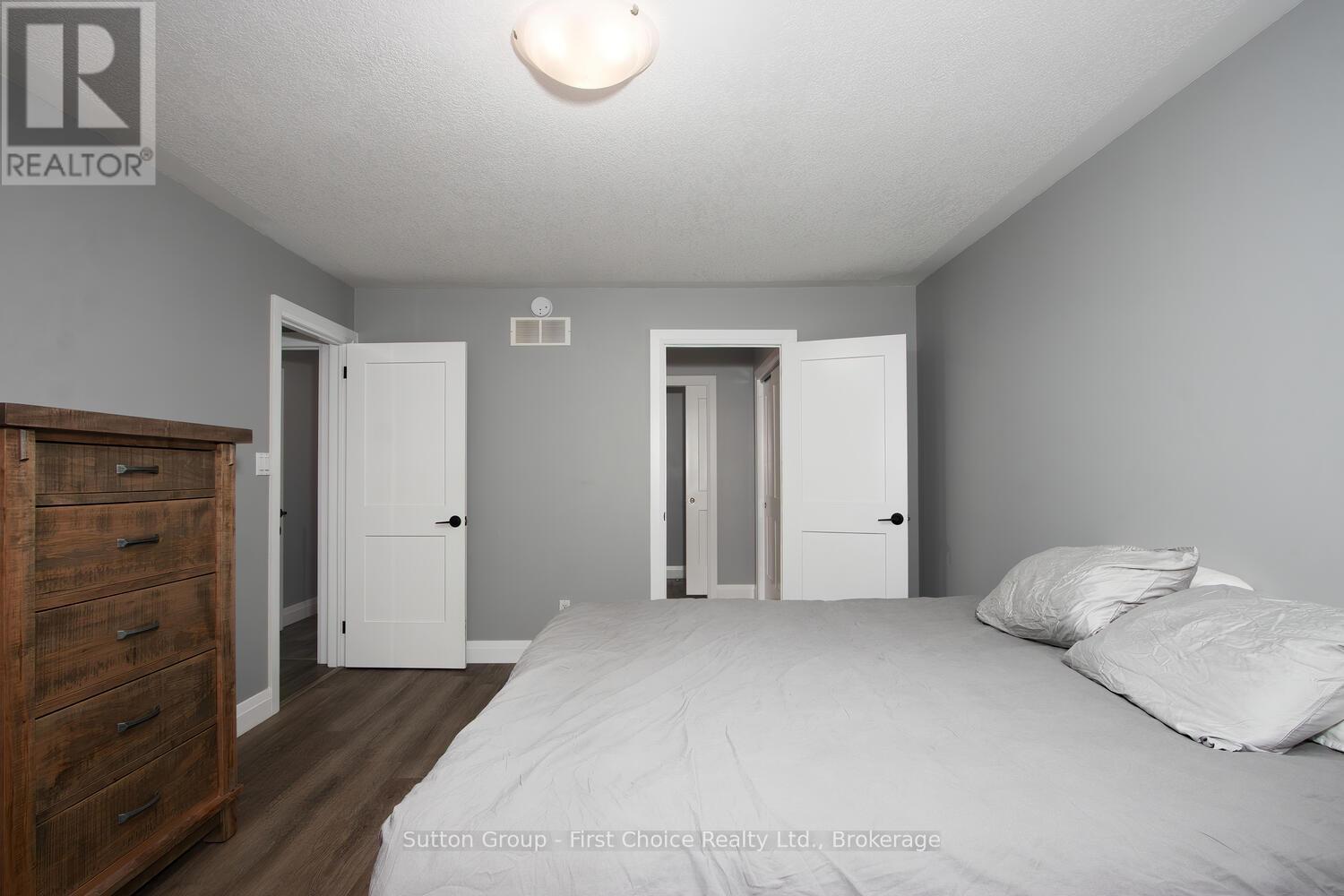 10263 Daniel Avenue, Lambton Shores, Ontario  N0M 1T0 - Photo 32 - X12077724