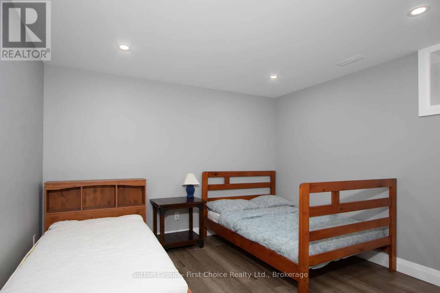 10263 Daniel Avenue, Lambton Shores, Ontario  N0M 1T0 - Photo 35 - X12077724